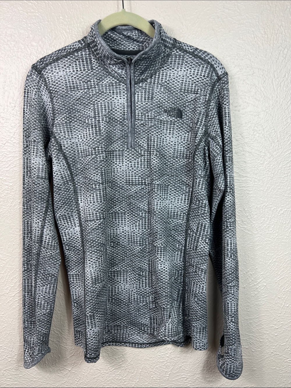 The North Face Motivation Flashdry 1/4 Zip  Geometric Print Gray Pullover Medium